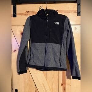 The North Face Black & Gray Denali 2 Hooded Jacket